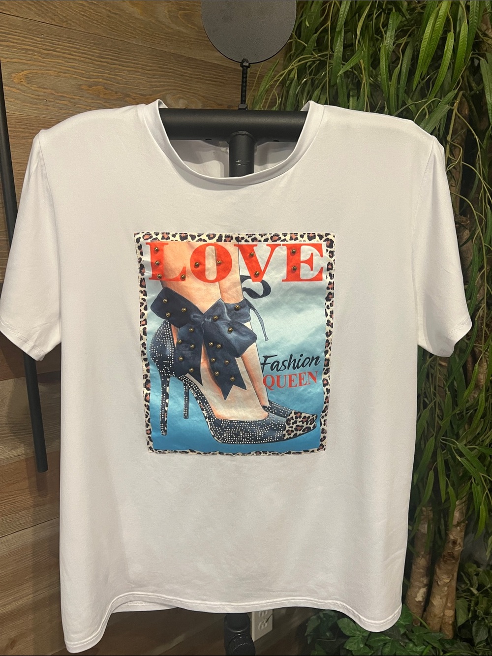 Allysse white fashion graphic short sleeve tee w/beaded rhinestone stilettos  XL